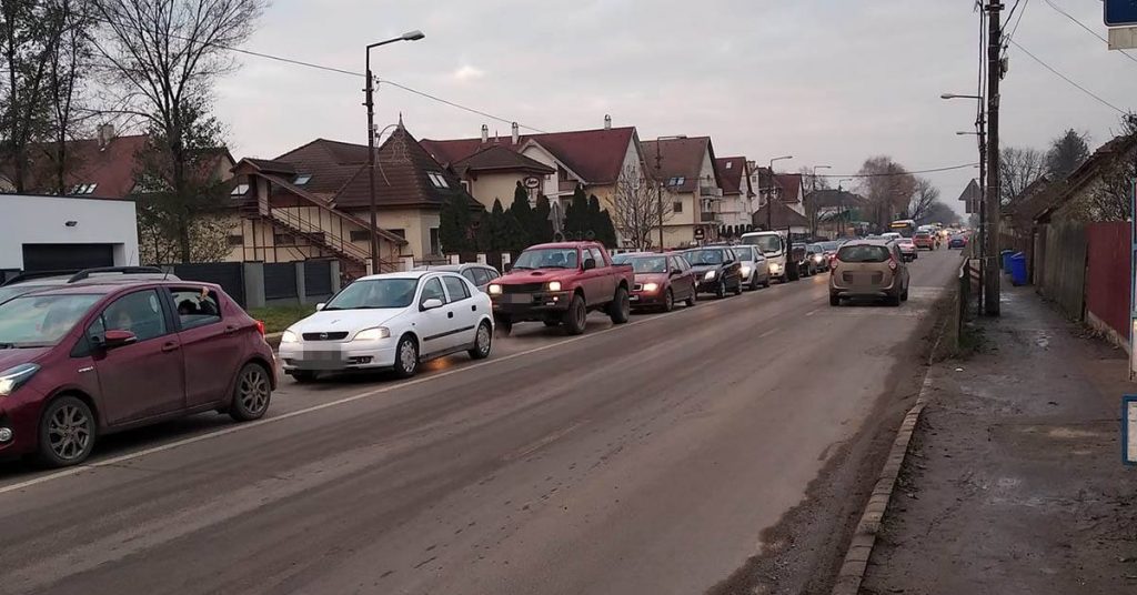 Torlódások a Kishegyesi úti vasúti átjáró munkálatai miatt