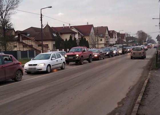 Torlódások a Kishegyesi úti vasúti átjáró munkálatai miatt