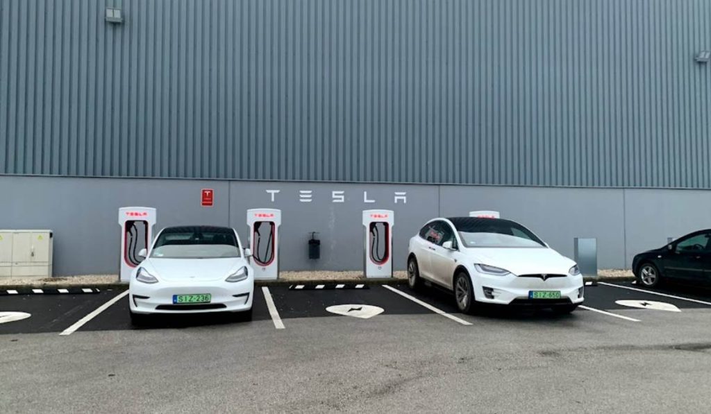A debreceni Tesla Supercharger állomás