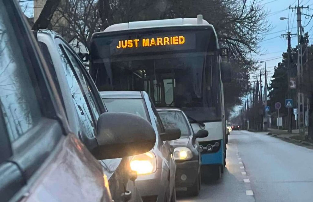 JUST MARRIED! - különleges buszjárat bukkant fel Debrecenben
