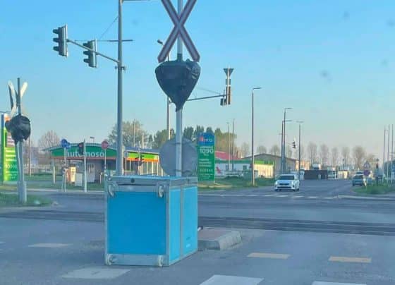 Egy konténer fagyit és pizzát hagyott el valaki Debrecenben