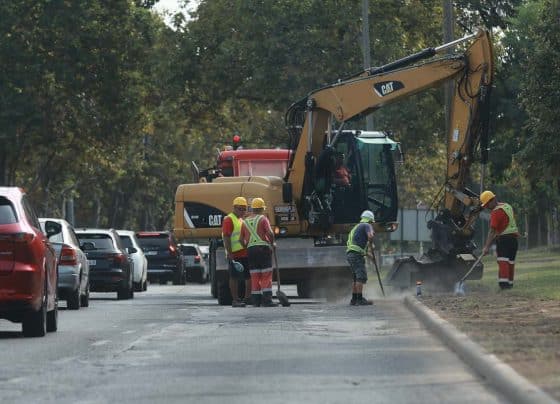 Nagyfelületű útfelújítást kezdődött a Kishegyesi út - Derék utca kereszteződésében