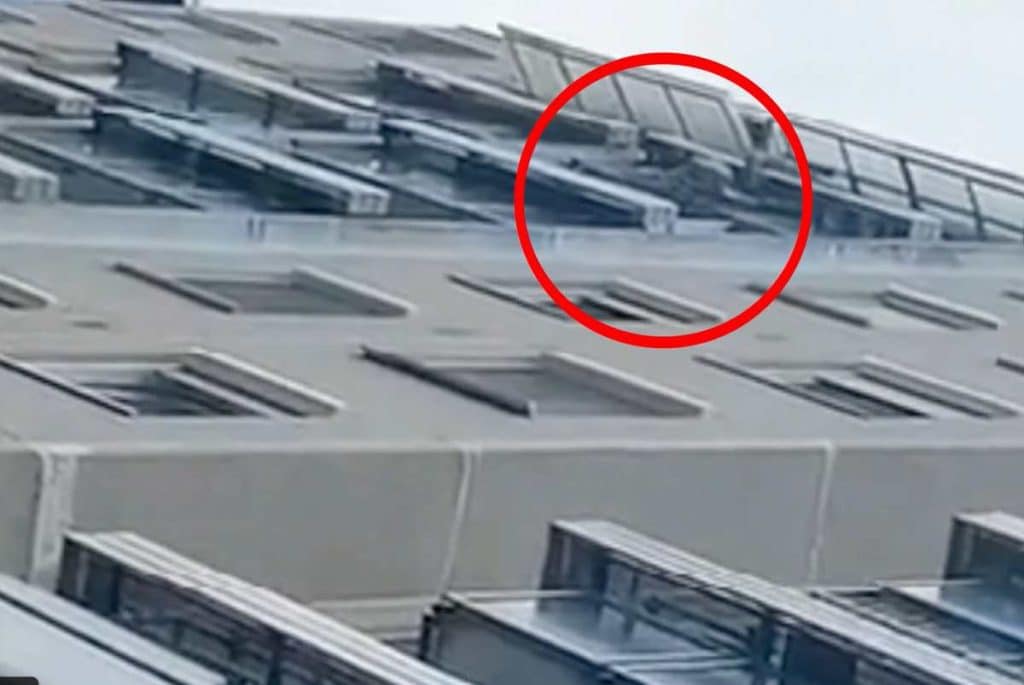 Videón, ahogyan a rendőrök megmentik a 20 méter magasból kiugró férfit