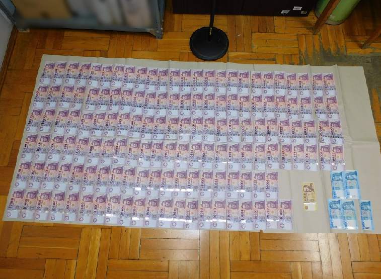 Éppen áldozata pénzét vette fel a bankkártyás csaló amikor elfogták Debrecenben