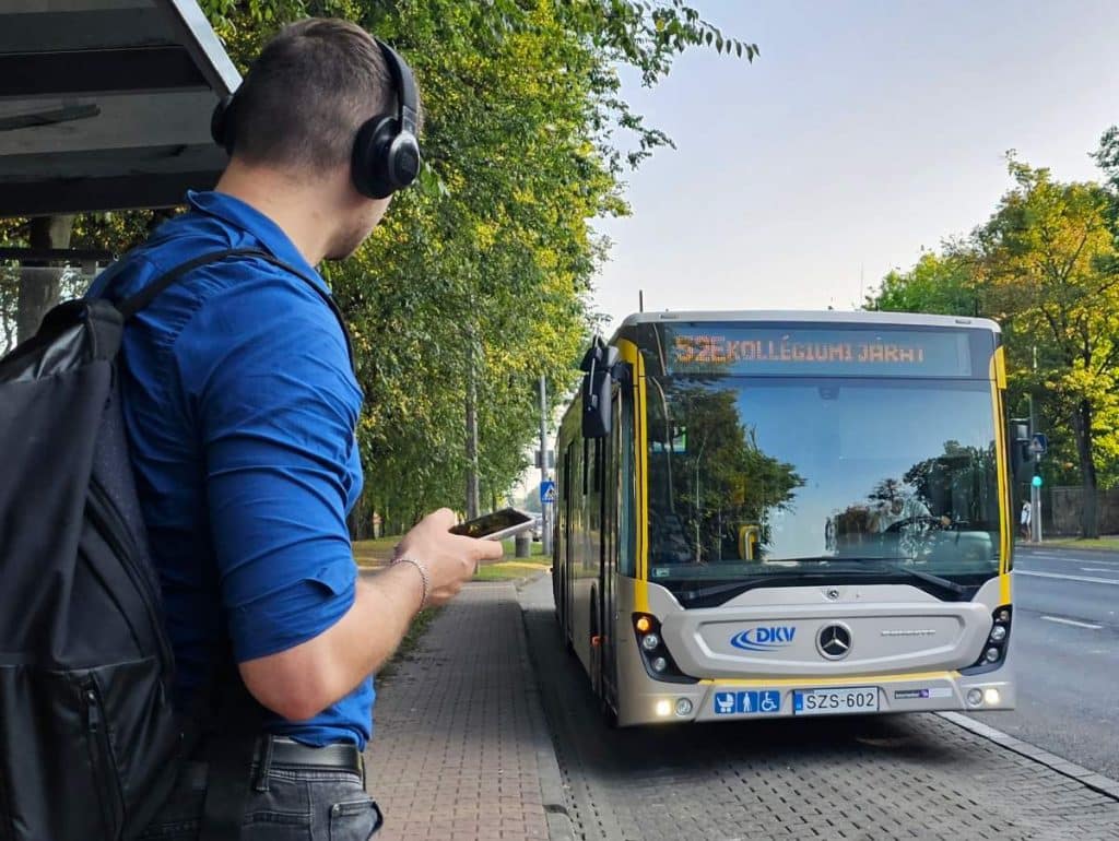 Kollégiumi buszjáratot indított a DKV