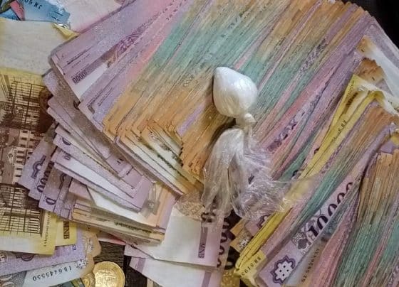 Újabb drogkereskedőre csaptak le, 9 millió készpénzt foglaltak le a rendőrök