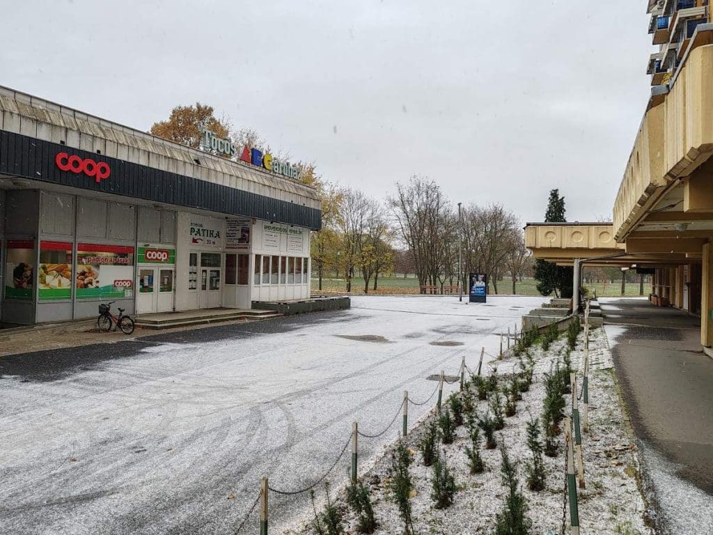 Fehéredik a város, itt az első hó Debrecenben