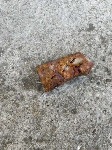 Vigyázat! Újból szeggel teletűzdelt húsokat dobáltak szét a Tócóskertben