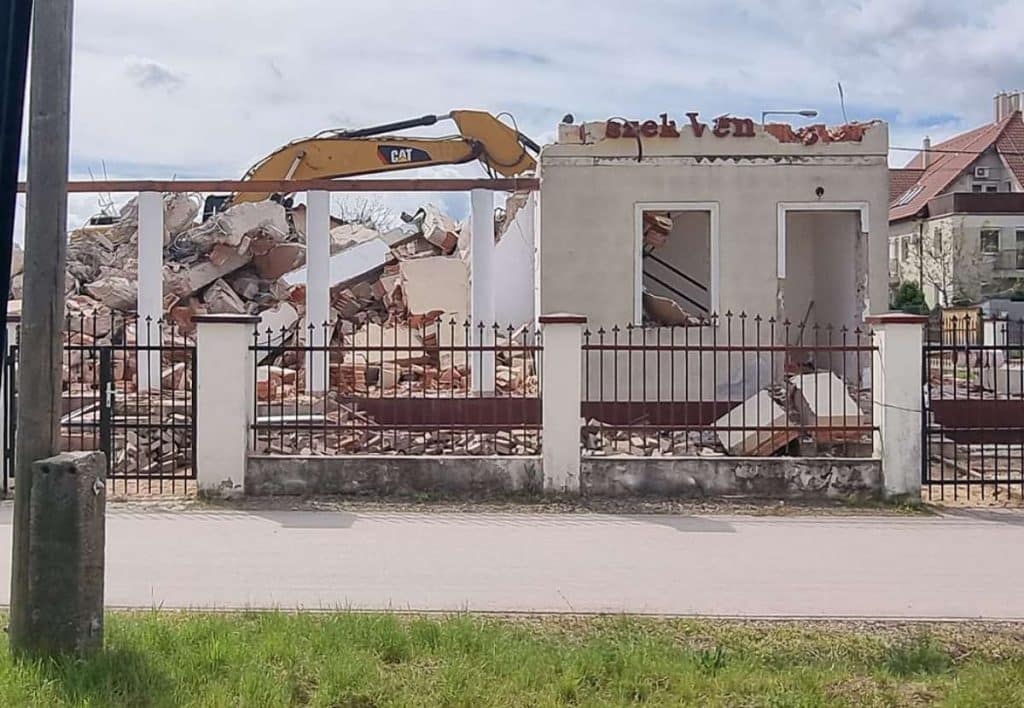 Bontják Debrecen egyik vendéglőjének épületét