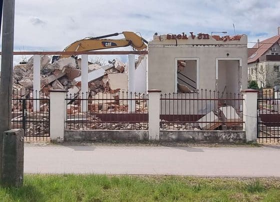Bontják Debrecen egyik vendéglőjének épületét